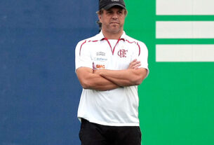 Jogadores aprovam efetivação de Rogério Lourenço como técnico do Flamengo